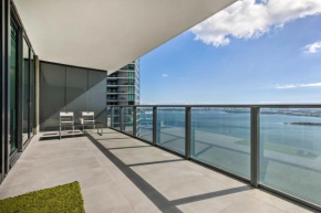 Luxe Miami Condo with Community Pool and Hot Tub!